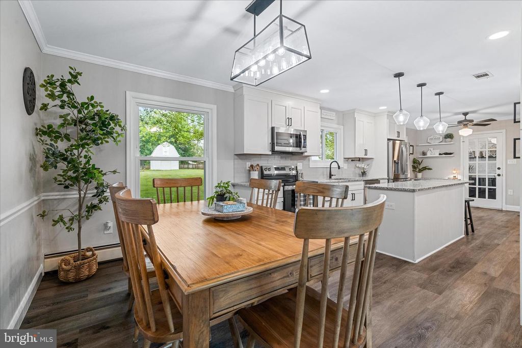 Image 8 of property listing at 26508 AIKEN DR, Clarksburg, MD 20871