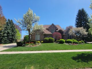 48330 Edinburgh Drive, Plymouth Charter Twp, MI 48170