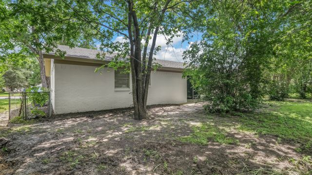 404 Nathan Street, Burleson, TX 76028