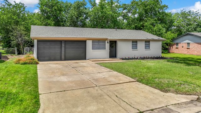 404 Nathan Street, Burleson, TX 76028