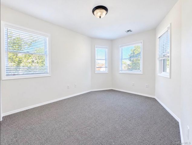 21 Marwood Road N Right Side, Port Washington, NY 11050