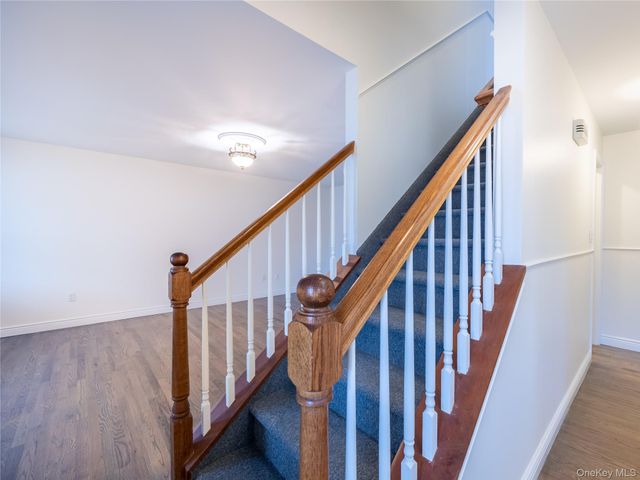 21 Marwood Road N Right Side, Port Washington, NY 11050