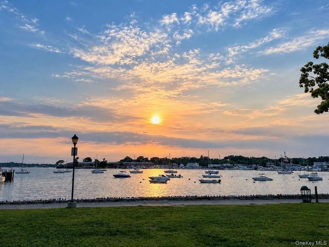 21 Marwood Road N Right Side, Port Washington, NY 11050