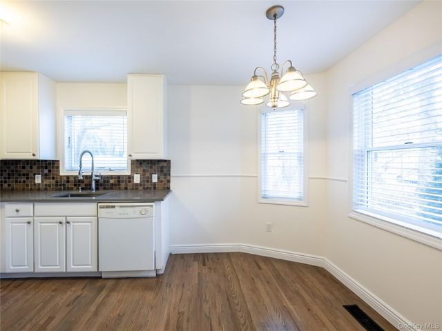 21 Marwood Road N Right Side, Port Washington, NY 11050