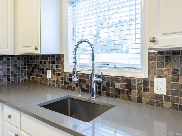 21 Marwood Road N Right Side, Port Washington, NY 11050