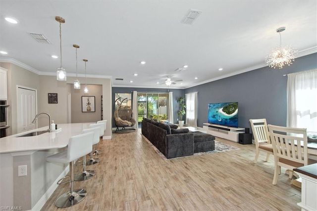 8753 Cascade Price CIR, North Fort Myers, FL 33917