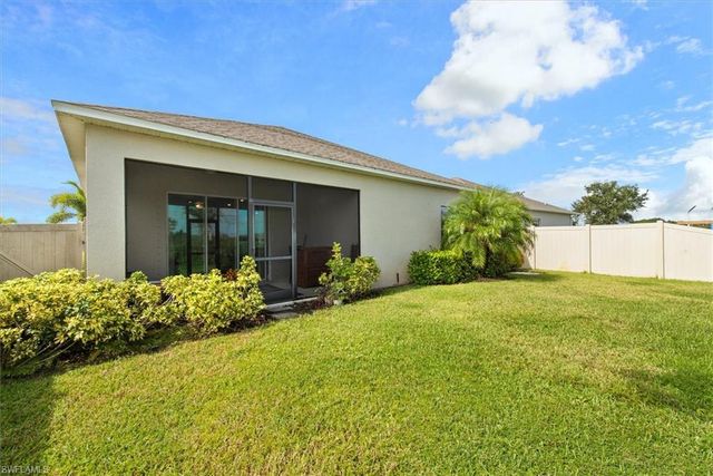 8753 Cascade Price CIR, North Fort Myers, FL 33917