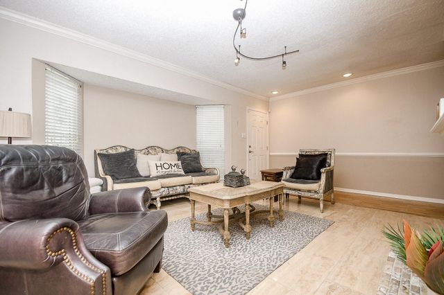 1938 Augusta Drive, Houston, TX 77057