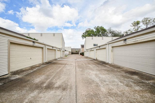 1938 Augusta Drive, Houston, TX 77057