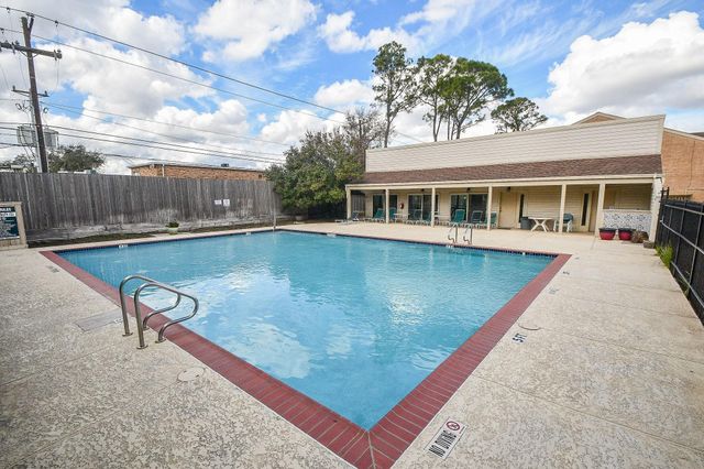 1938 Augusta Drive, Houston, TX 77057