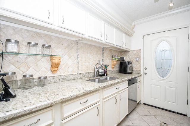 1938 Augusta Drive, Houston, TX 77057