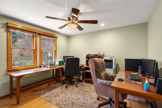 12 Mooreland Dr, Uxbridge, MA 01569