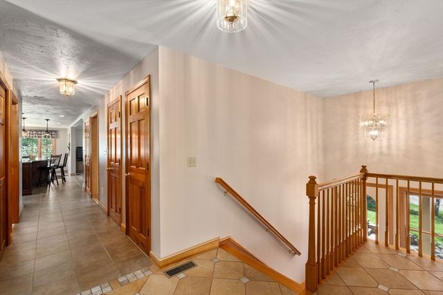 12 Mooreland Dr, Uxbridge, MA 01569