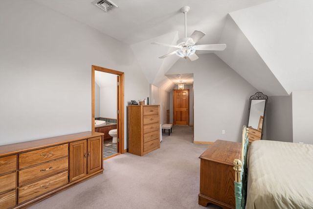 12 Mooreland Dr, Uxbridge, MA 01569