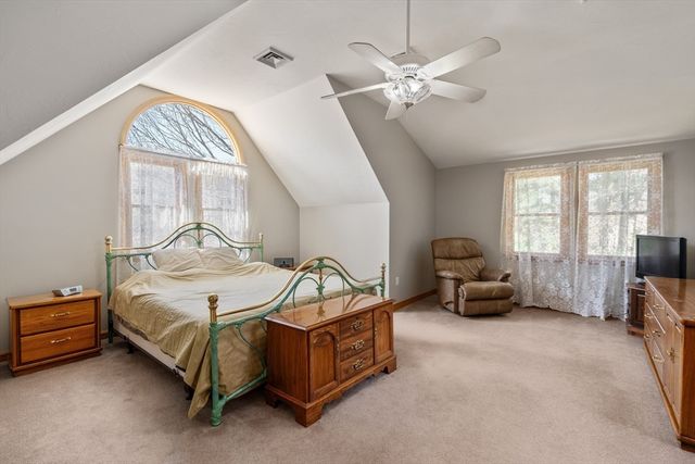 12 Mooreland Dr, Uxbridge, MA 01569