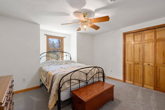 12 Mooreland Dr, Uxbridge, MA 01569