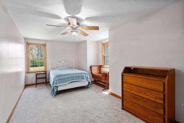12 Mooreland Dr, Uxbridge, MA 01569