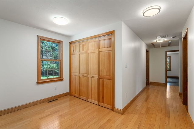 12 Mooreland Dr, Uxbridge, MA 01569