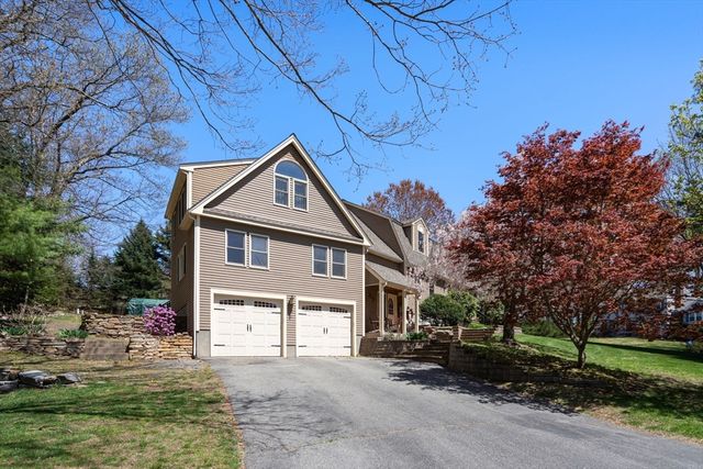 12 Mooreland Dr, Uxbridge, MA 01569
