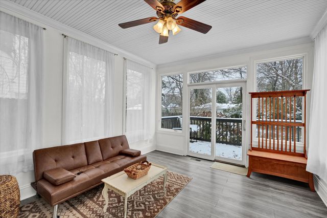 303 N Hubbards Lane, Louisville, KY 40207