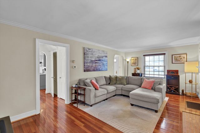 303 N Hubbards Lane, Louisville, KY 40207