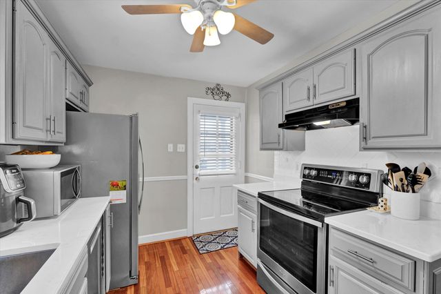 303 N Hubbards Lane, Louisville, KY 40207