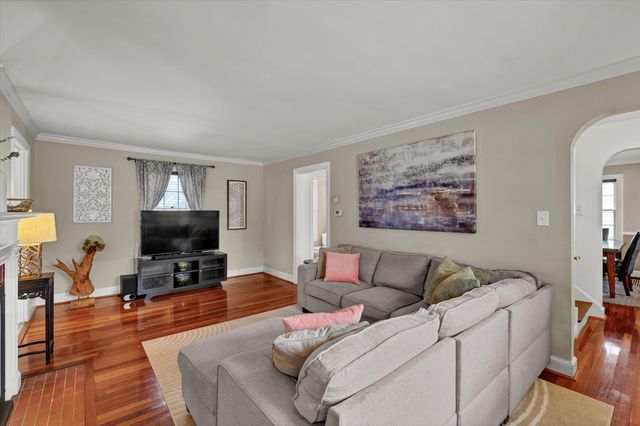 303 N Hubbards Lane, Louisville, KY 40207