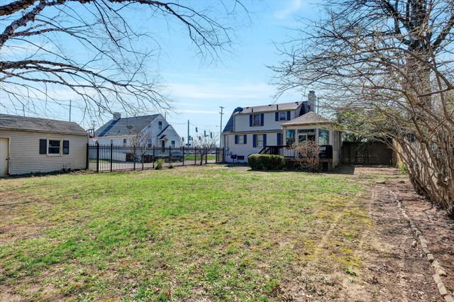 303 N Hubbards Lane, Louisville, KY 40207