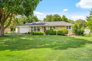 6 Drake Terrace, Prospect Heights, IL 60070