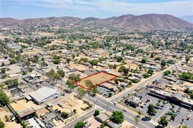 866 6th Street, Norco, CA 92860