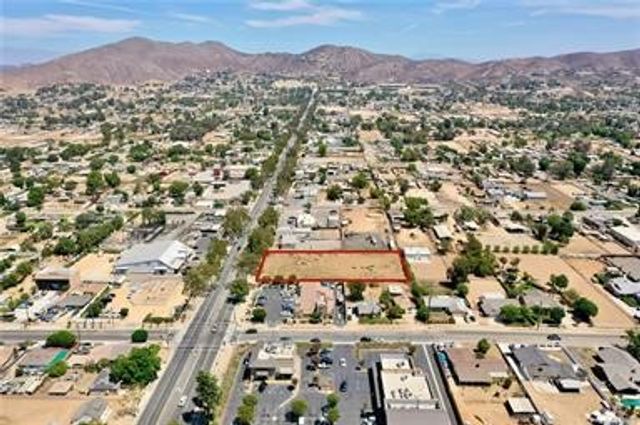 866 6th Street, Norco, CA 92860