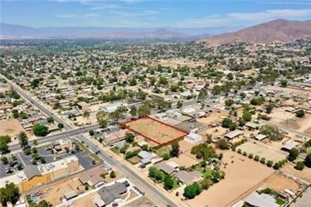 866 6th Street, Norco, CA 92860