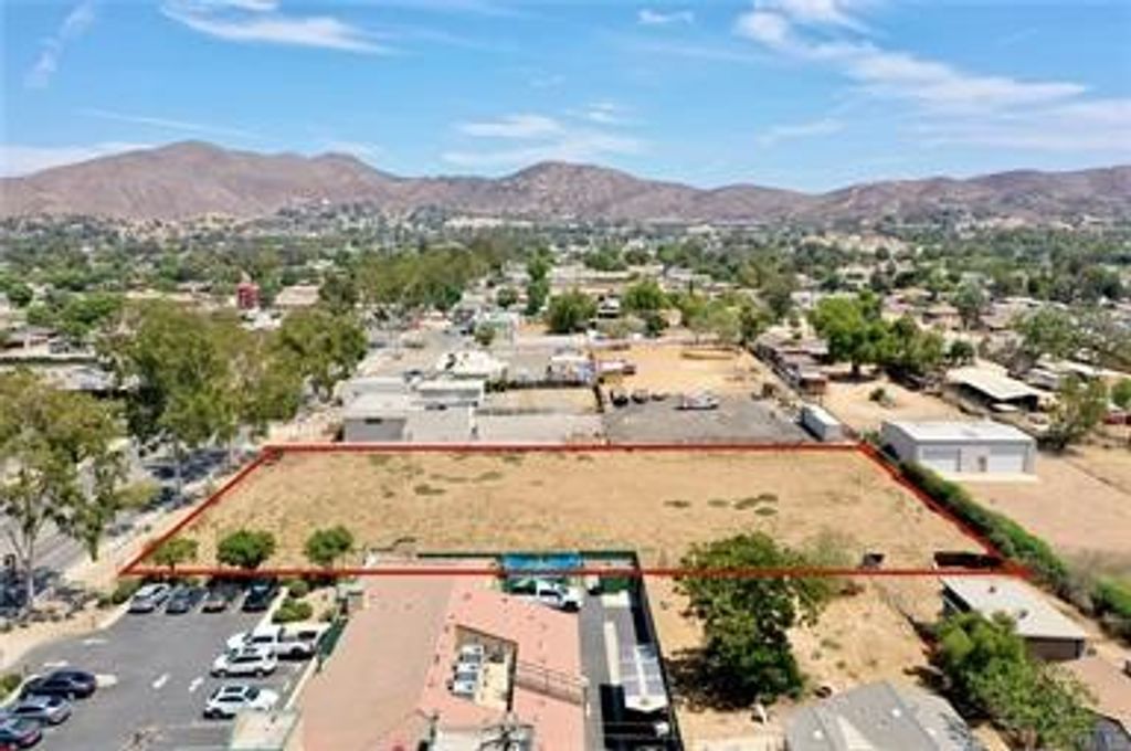 866 6th Street, Norco, CA 92860