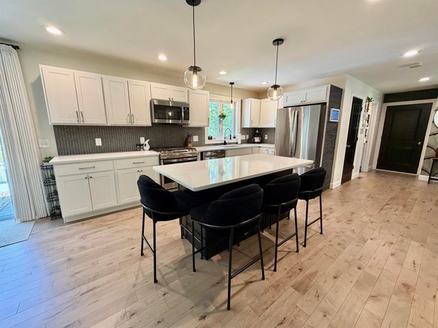16 Stagecoach Road, Barrington, NH 03825