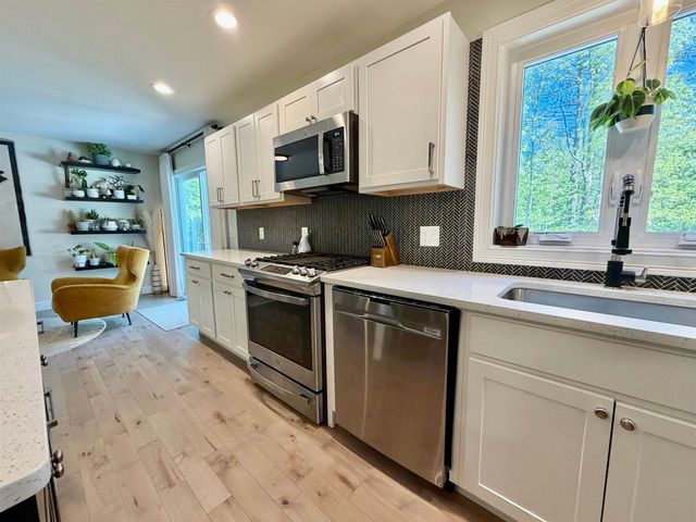 16 Stagecoach Road, Barrington, NH 03825