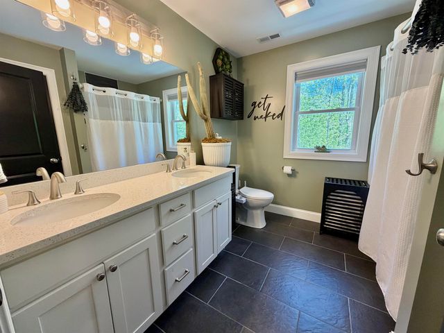 16 Stagecoach Road, Barrington, NH 03825
