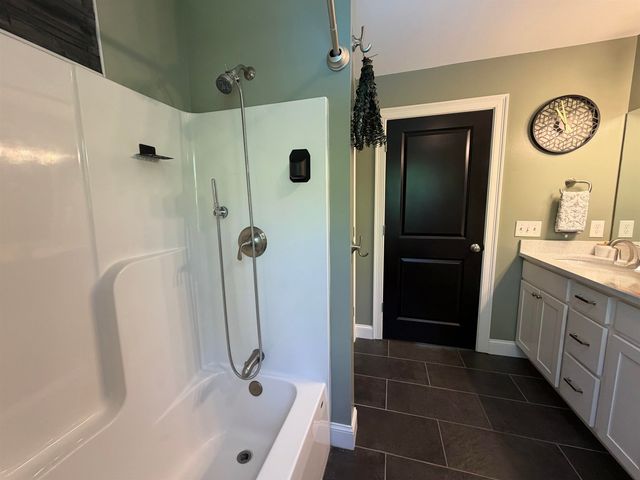 16 Stagecoach Road, Barrington, NH 03825
