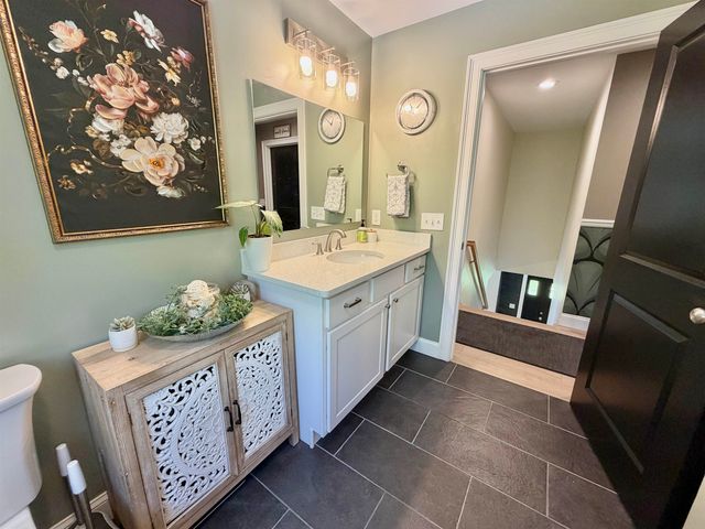 16 Stagecoach Road, Barrington, NH 03825