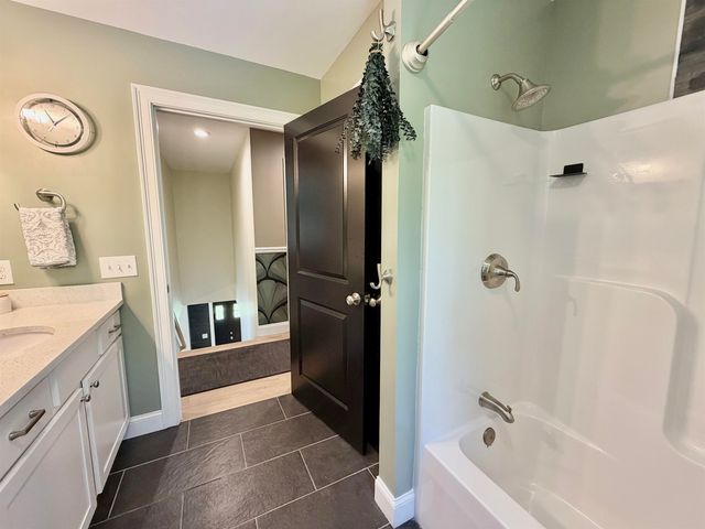 16 Stagecoach Road, Barrington, NH 03825
