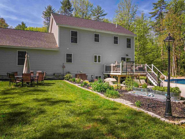 16 Stagecoach Road, Barrington, NH 03825