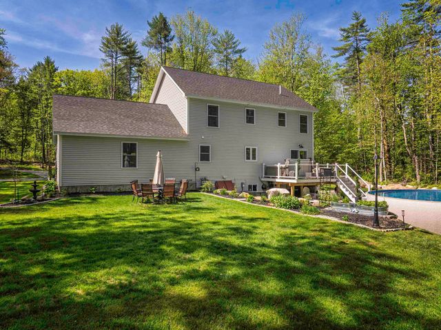 16 Stagecoach Road, Barrington, NH 03825