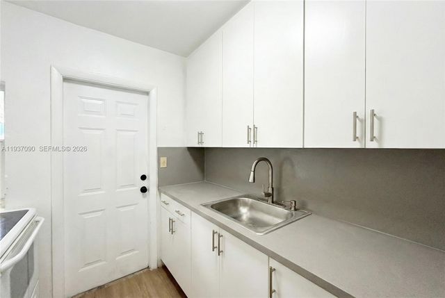 7820 Harding Ave, Miami Beach, FL 33141