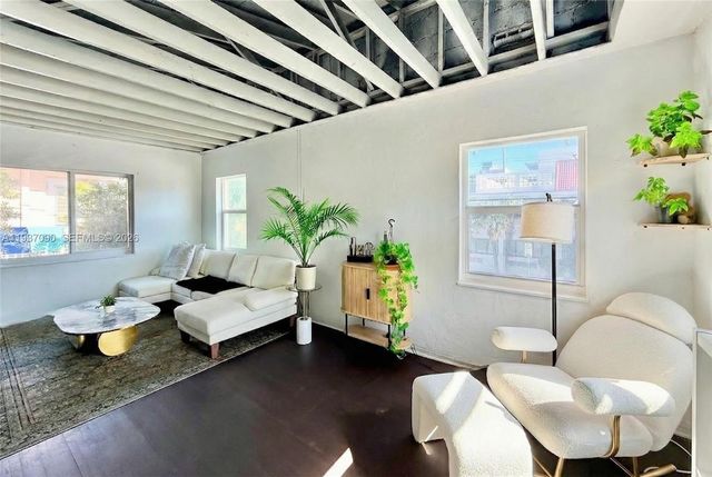 7820 Harding Ave, Miami Beach, FL 33141