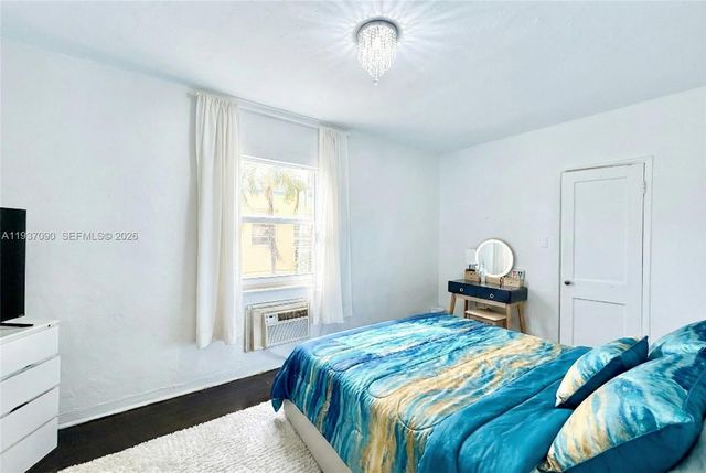 7820 Harding Ave, Miami Beach, FL 33141