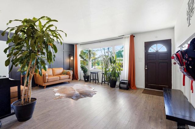 1315 Hillcrest Dr, Alpine, CA 91901