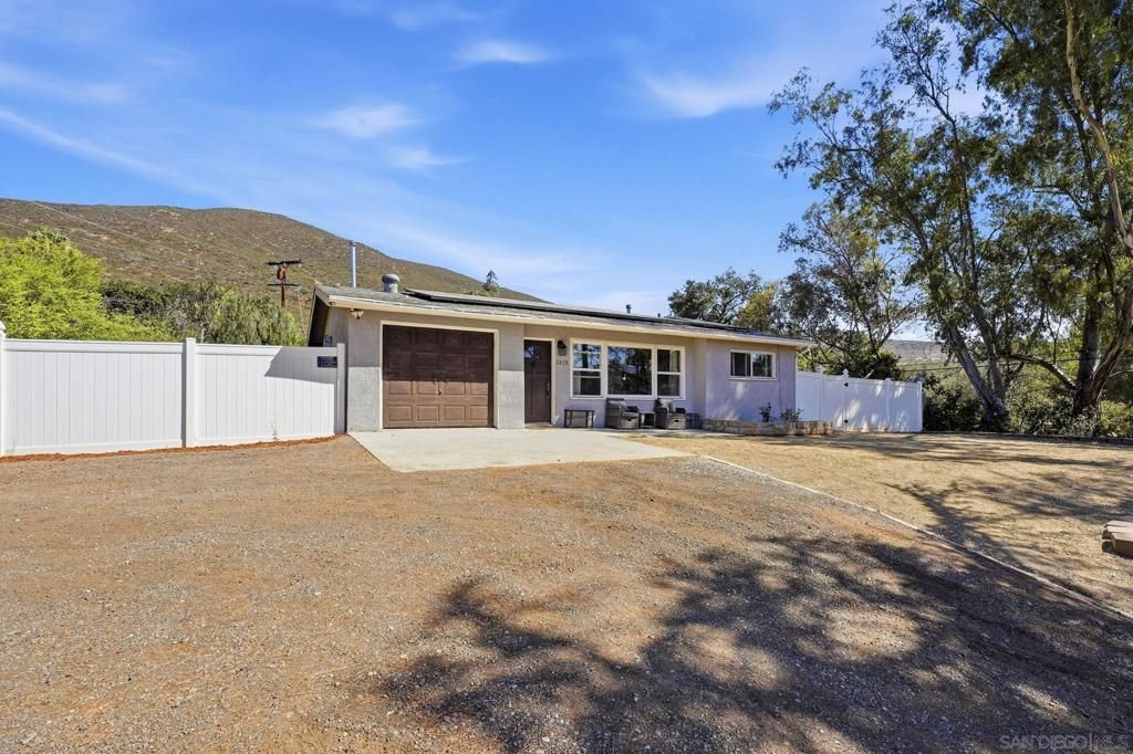 1315 Hillcrest Dr, Alpine, CA 91901