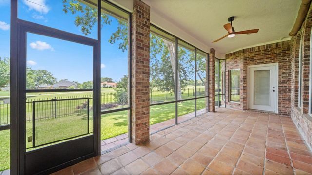 118 Hillsborough Drive W, Montgomery, TX 77356