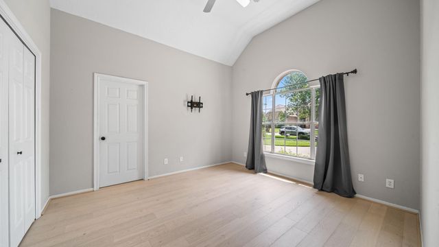 118 Hillsborough Drive W, Montgomery, TX 77356