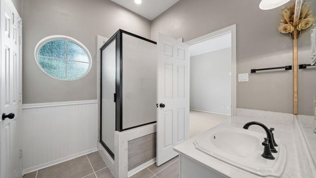 118 Hillsborough Drive W, Montgomery, TX 77356