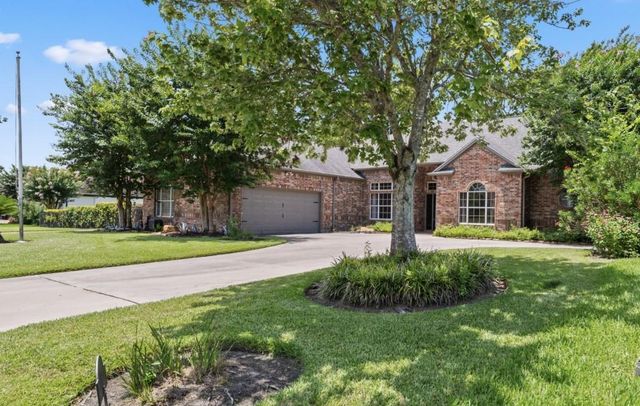 118 Hillsborough Drive W, Montgomery, TX 77356